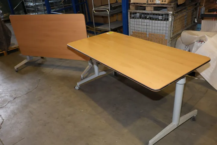 2 x Steelcase Tisch Tischmaß: 160 x 80 x 74 cm